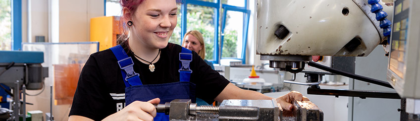 Auszubildende bei Ihrer Arbeit