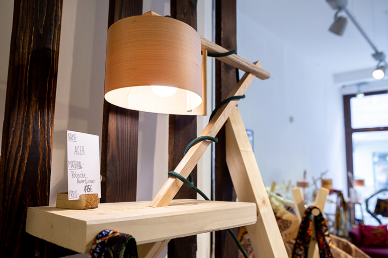 Stehlampe von IZUBA Clothing