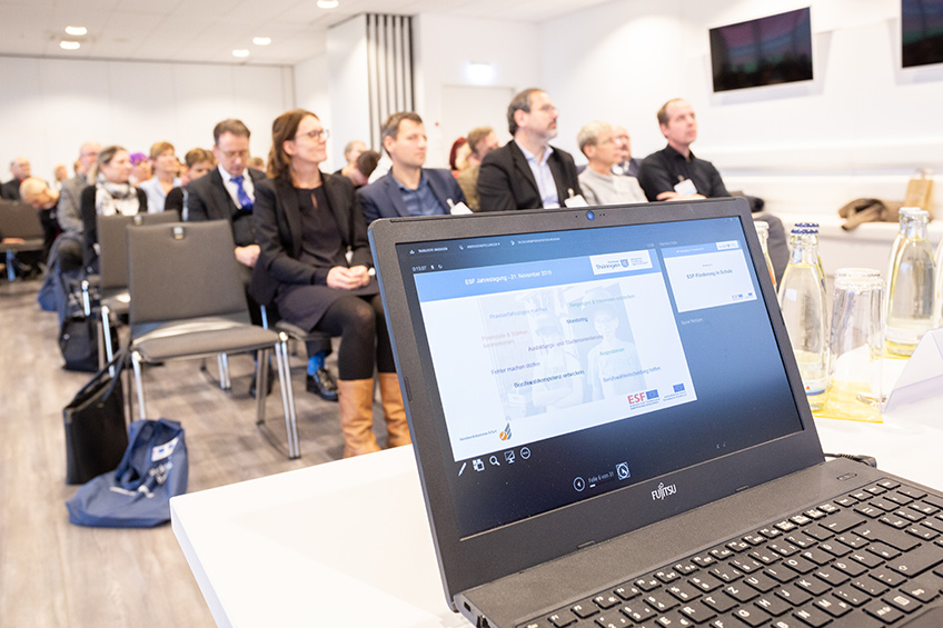 Veranstaltung aus Sicht eines Referent vom Laptop aus