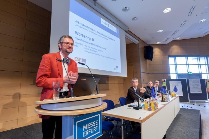 Referent zu Workshop B am Rednerpult