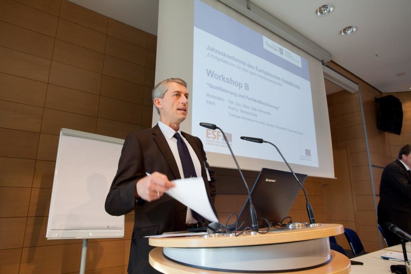 Eindruck von Workshop B: Redner am Pult