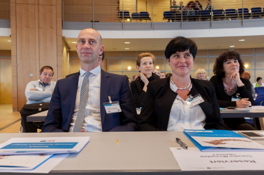 Blick ins Publikum von vorne 