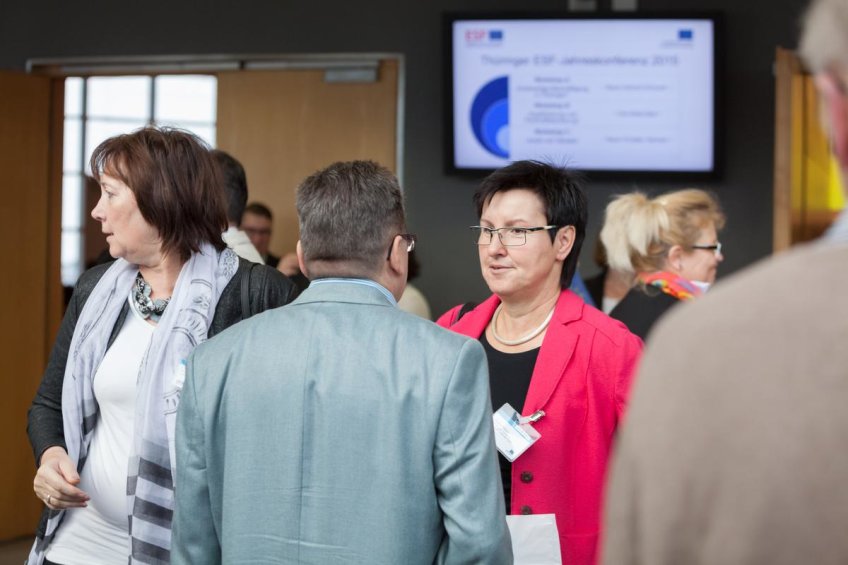 Teilnehmerinnen und Teilnehmer im Gespräch