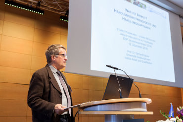 Prof. Dr. Gerhard Bäcker von Universität Duisburg, emeritiert