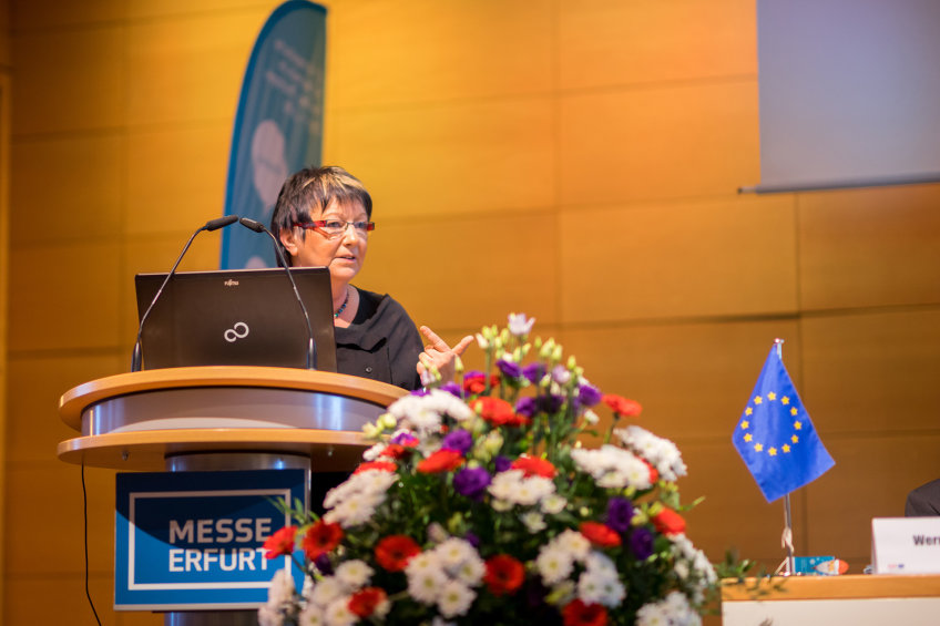Frau Ziola am Rednerpult