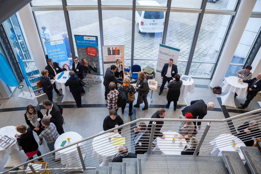 Blick von oben ins Foyer 