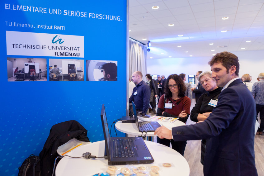 Teilnehmerinnen am Stand des Instituts BMTI
