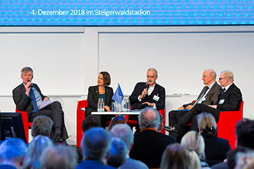 Diskussionsrunde mit Egbert Holthuis, Dr. Babette Winter, Sergej Lochthofen, Prof. Dr. Hartmut Kaelble und Dr. Henry Kreikenbom (v. l. n. r.)